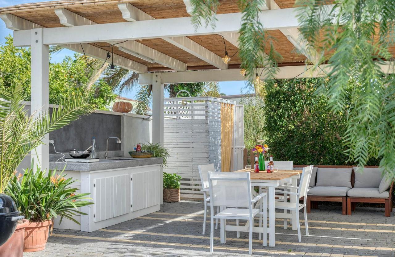La Casa Degli Ulivi Appartamento In Villa Con Patio Quartu SantʼElena Exterior foto